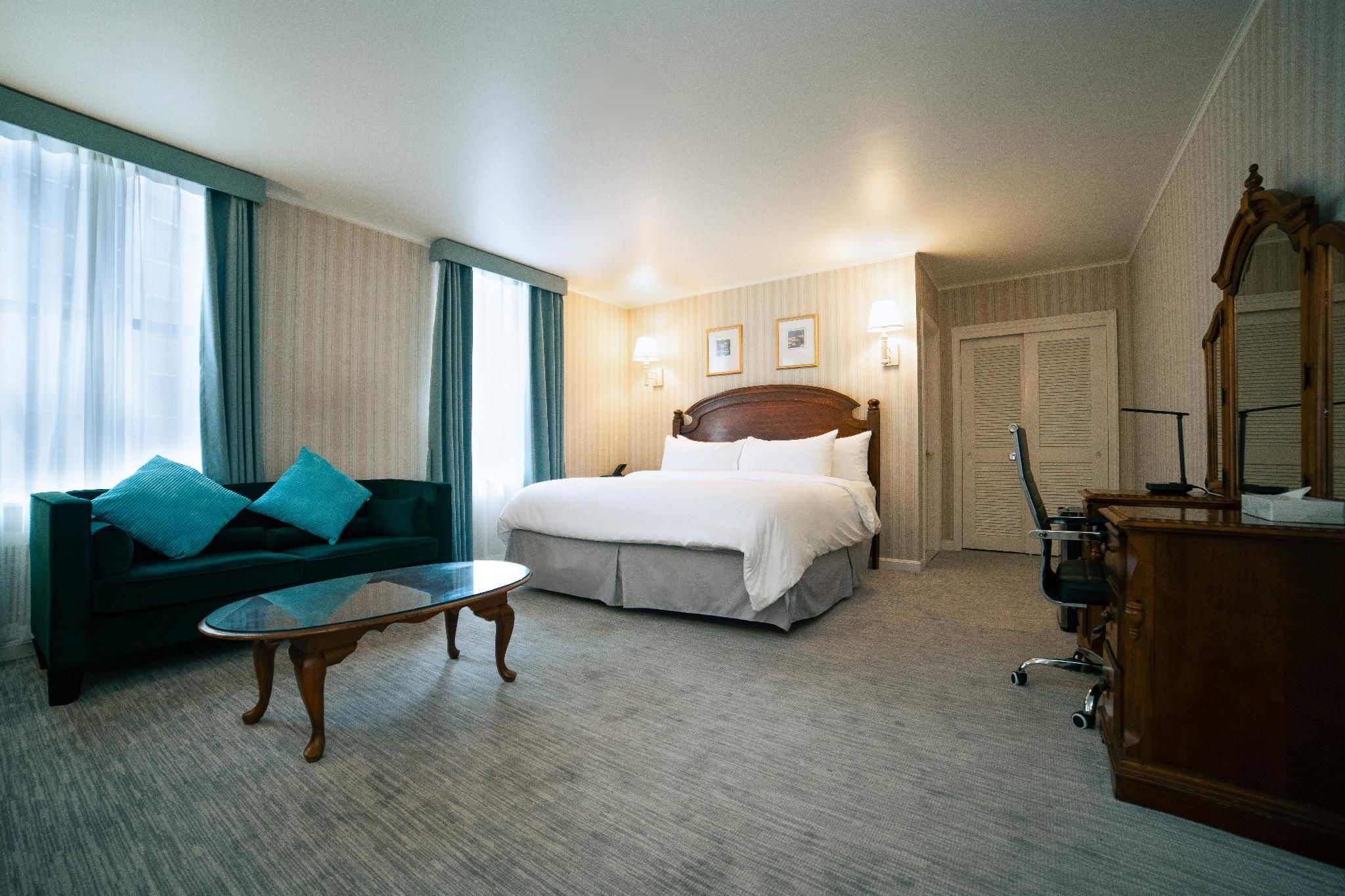 High Floor - City View - 1 King Bed