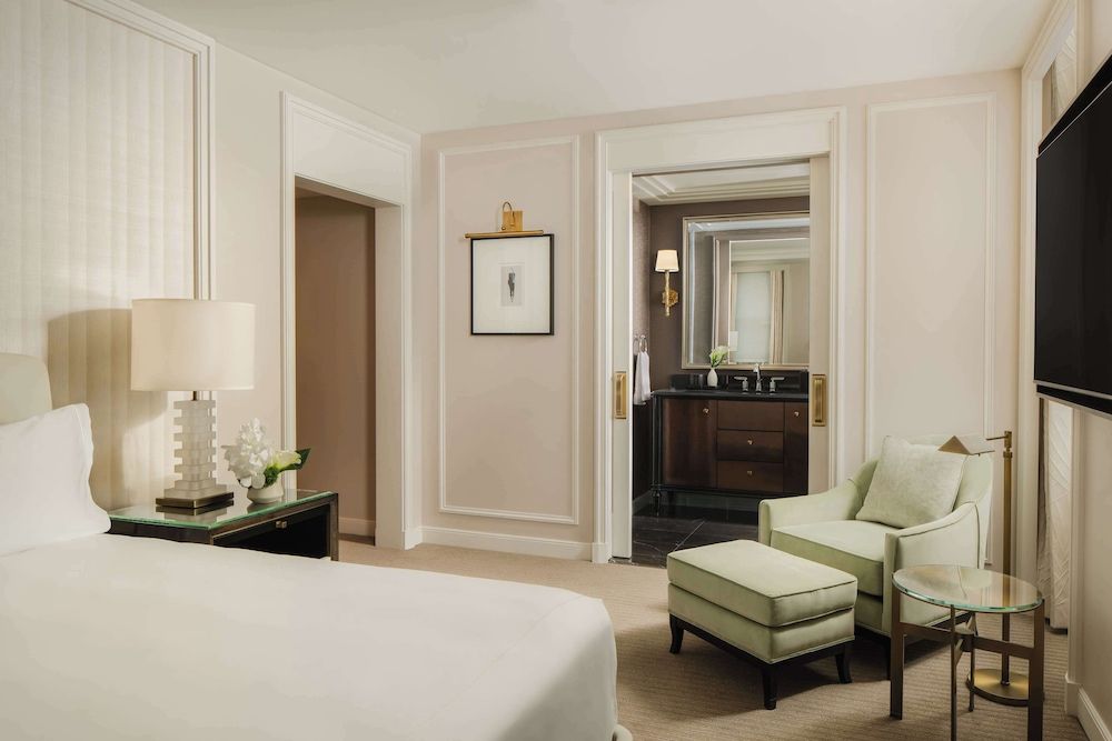 Waldorf Astoria New York Deluxe Room, 1 King Bed (Hearing) 4