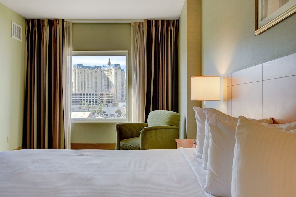 Sapphire Skyline Premium Suite Signature Suite 8