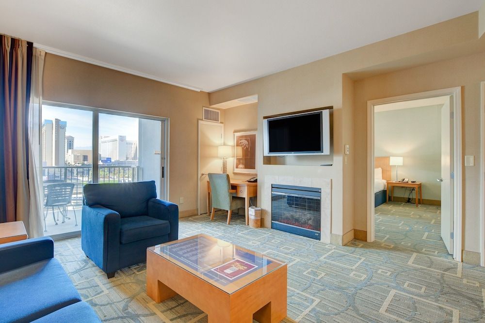 Sapphire Skyline Premium Suite Signature Suite 19