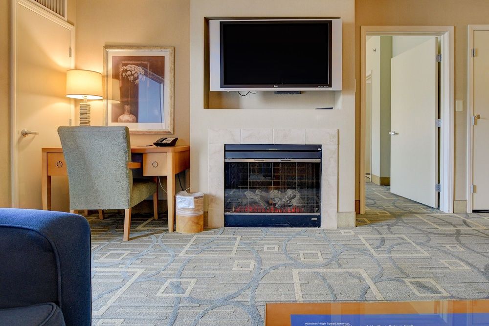 Sapphire Skyline Premium Suite Signature Suite 21