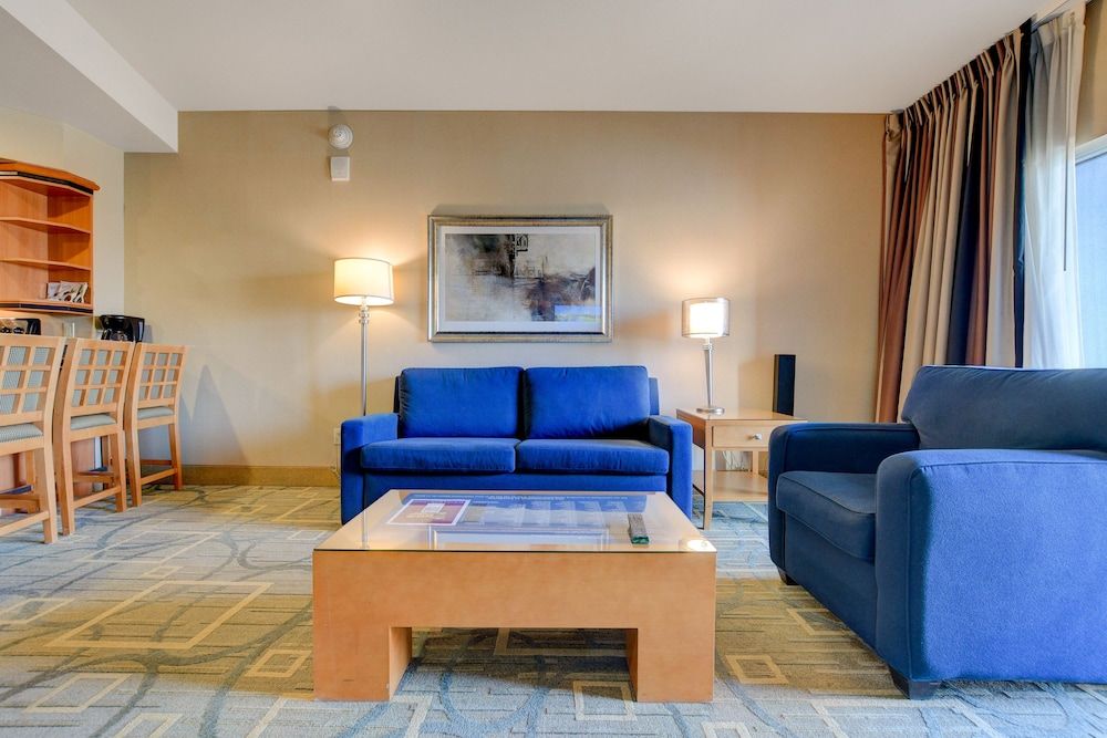 Sapphire Skyline Premium Suite Signature Suite 23