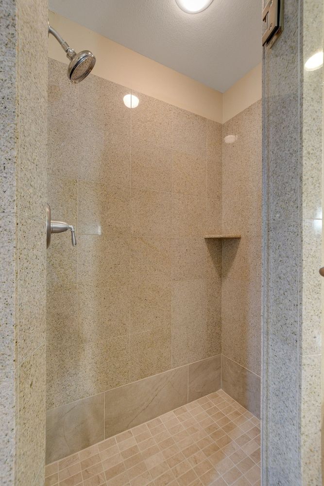 Sapphire Skyline Premium Suite Signature Suite 12