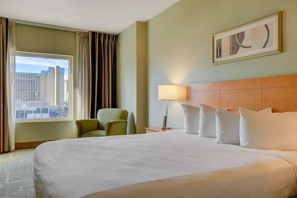 Sapphire Skyline Premium Suite Signature Suite 5