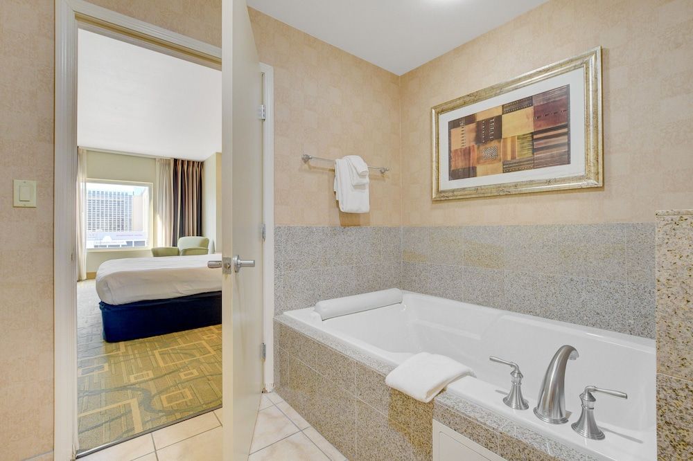 Sapphire Skyline Premium Suite Signature Suite 15
