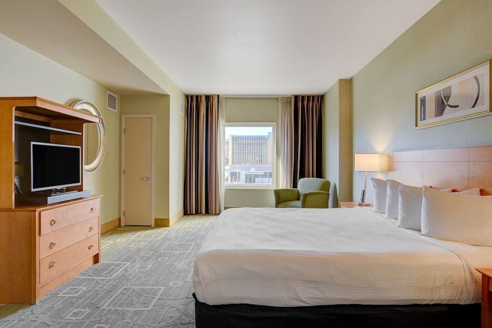 Sapphire Skyline Premium Suite Signature Suite 2
