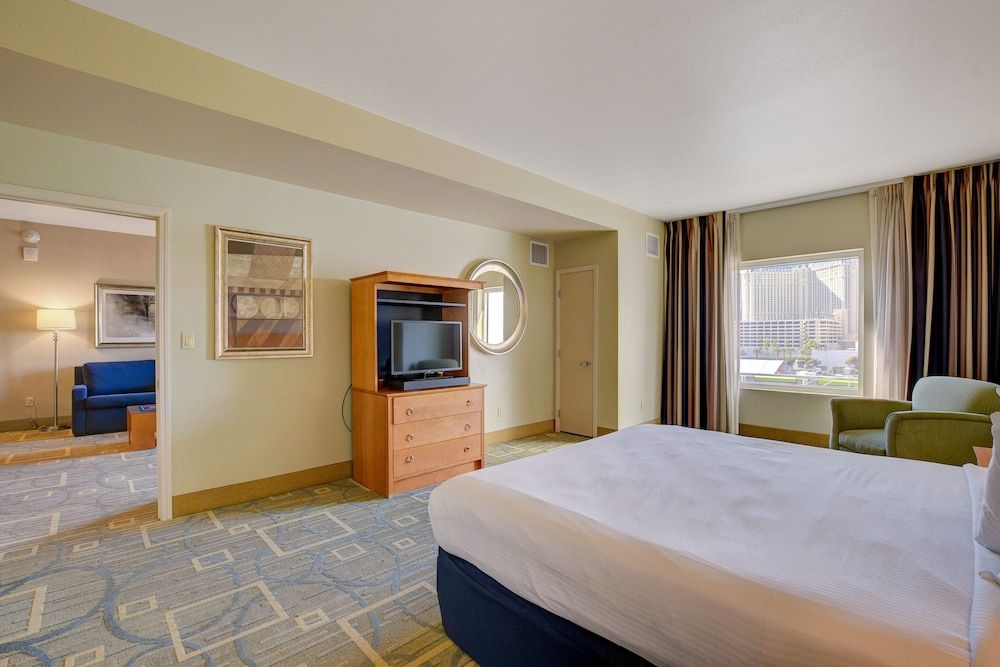 Sapphire Skyline Premium Suite Signature Suite 6