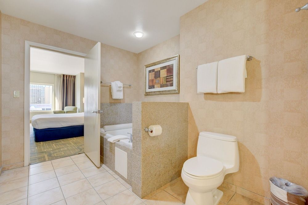 Sapphire Skyline Premium Suite Signature Suite 13