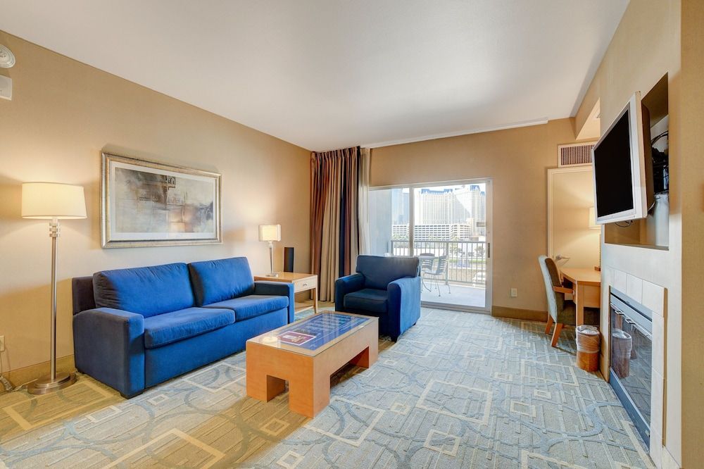 Sapphire Skyline Premium Suite Signature Suite 18