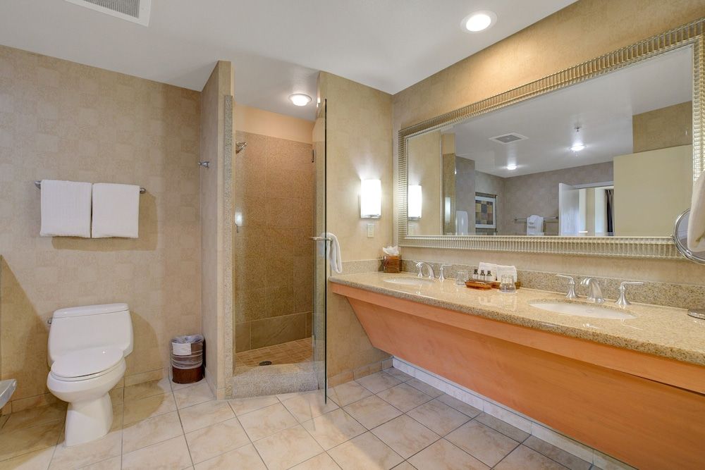 Sapphire Skyline Premium Suite Signature Suite 10