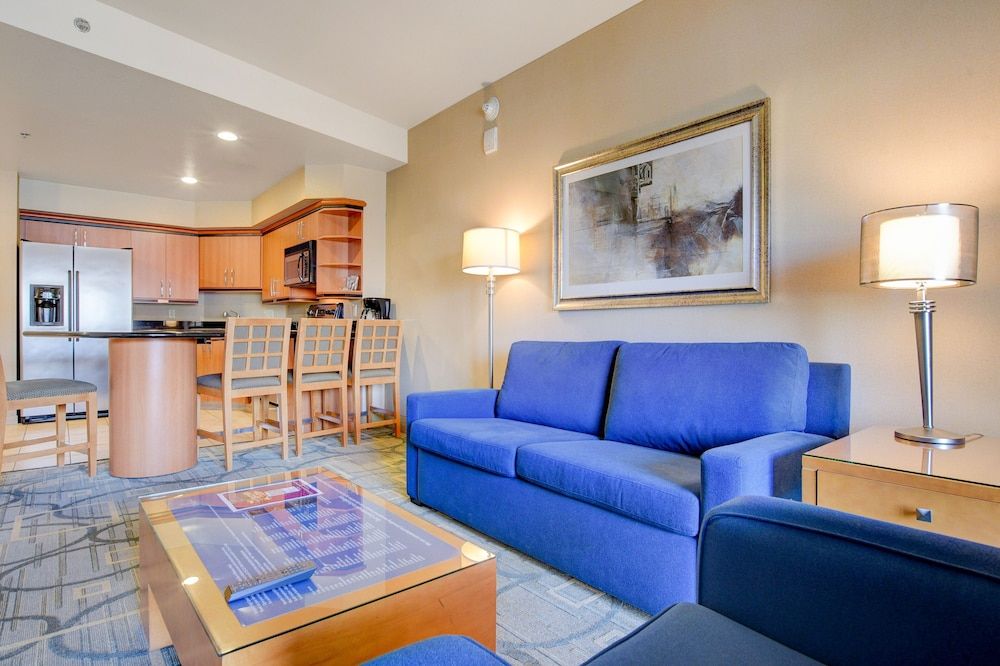 Sapphire Skyline Premium Suite Signature Suite 22