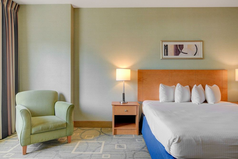Sapphire Skyline Premium Suite Signature Suite 4