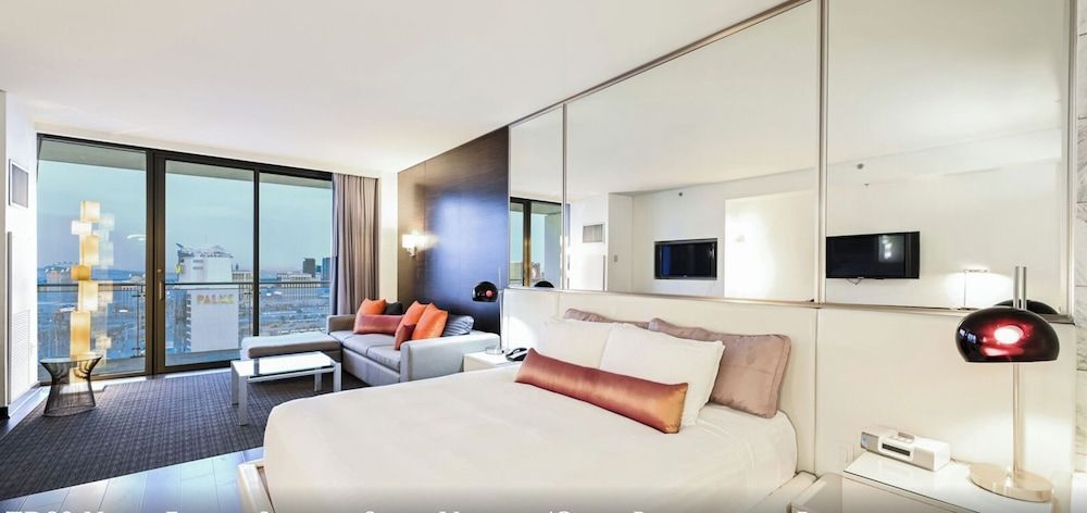 Ava's Suite 37th FLR PALMS PLACE Deluxe Studio, City View 2