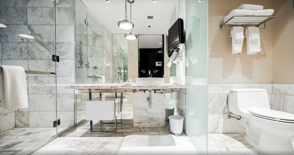Ava's Suite 37th FLR PALMS PLACE Deluxe Studio, City View 9