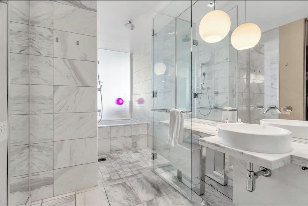 Ava's Suite 37th FLR PALMS PLACE Deluxe Studio, City View 8
