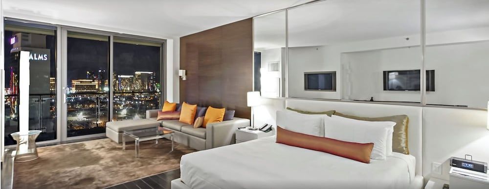 Ava's Suite 37th FLR PALMS PLACE Deluxe Studio, City View 4