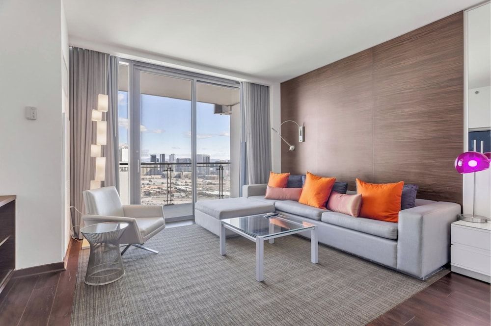 Ava's Suite 37th FLR PALMS PLACE Deluxe Studio, City View 11