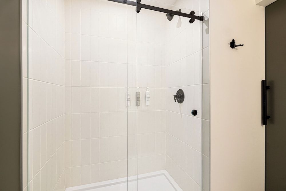 Spark By Hilton Las Vegas Airport Room, 1 King Bed 3