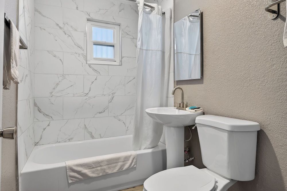 Rodeway Inn Las Vegas Fremont Street Standard Room, 1 Queen Bed, Non Smoking 8