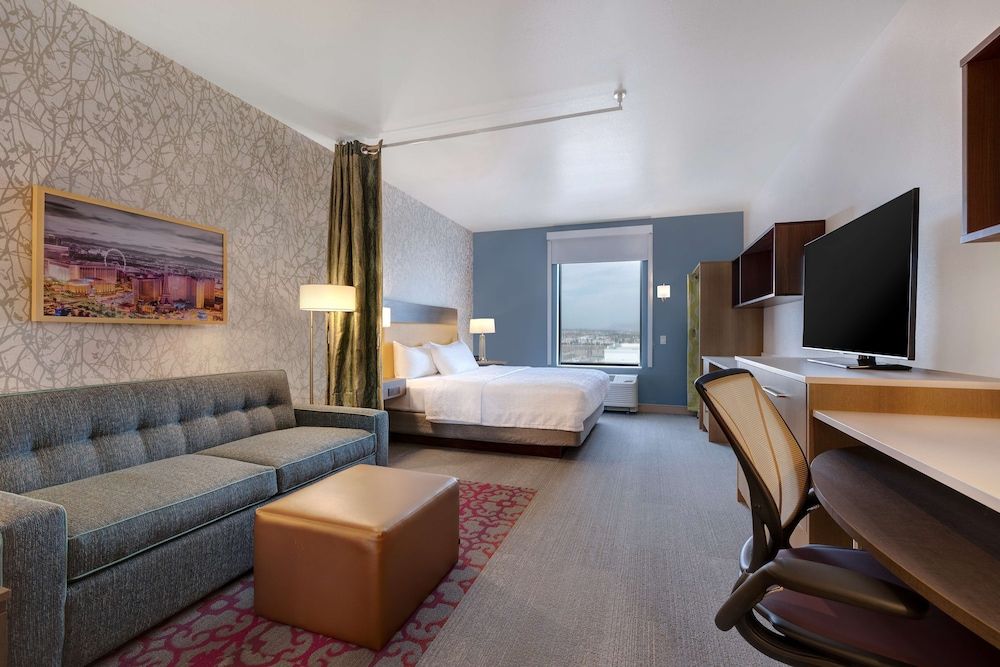 Suite, 1 King Bed, Accessible (Hearing)