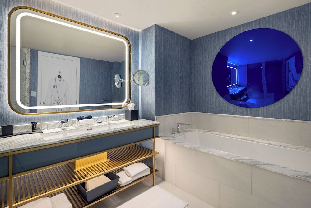 Fontainebleau Las Vegas, MICHELIN Key Award Hotel Bleau Two Queen 3