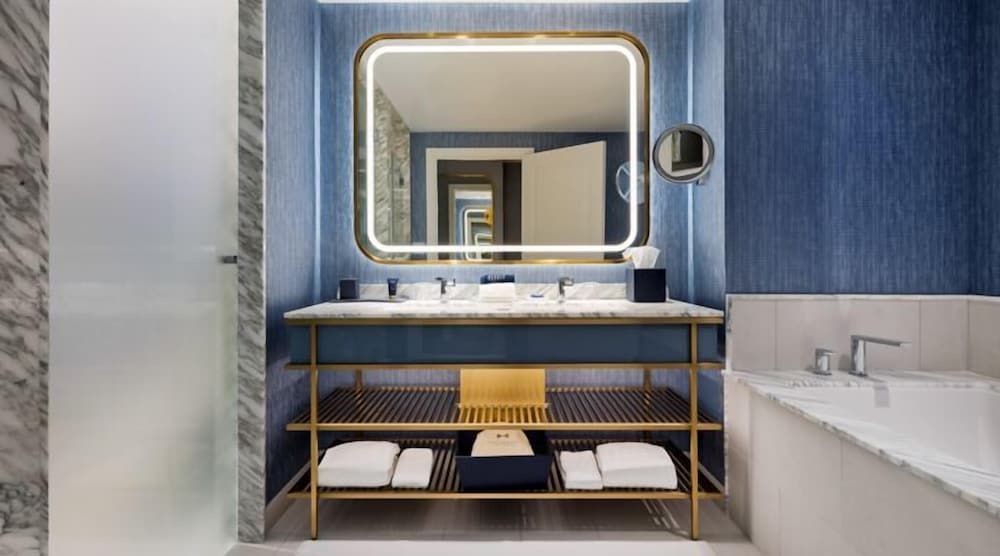 Fontainebleau Las Vegas, MICHELIN Key Award Hotel Bleau Two Queen 4