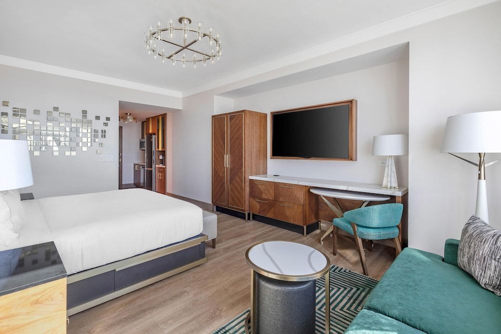Superior Studio, 1 King Bed, Accessible (Hearing)