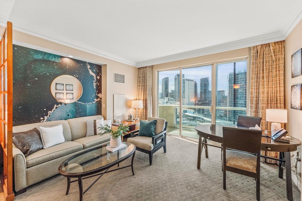 Premium Suite w/balcony at The Signature