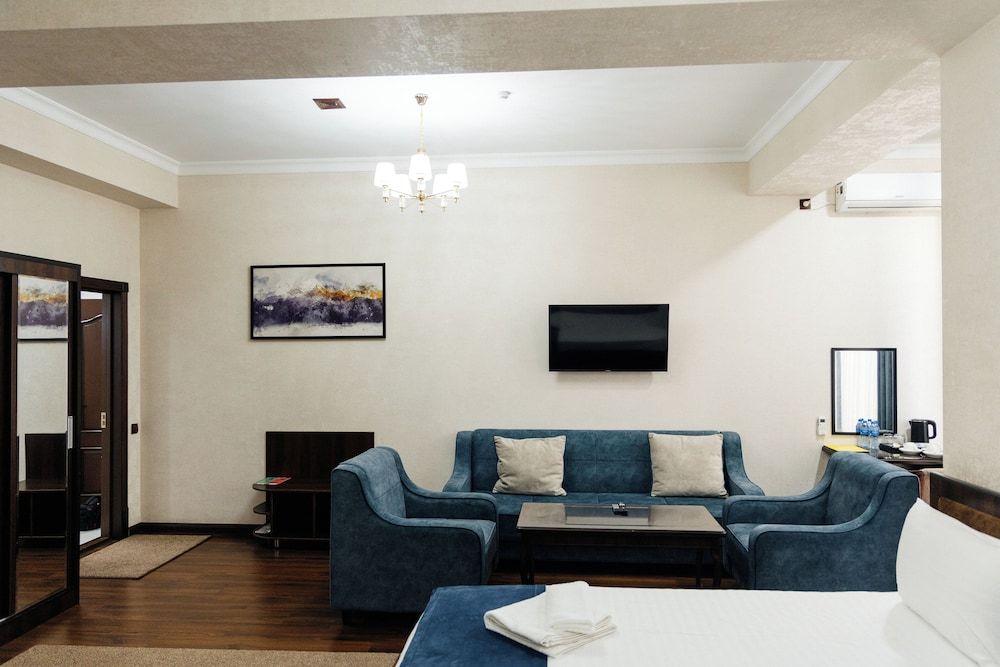 Ravan hotel Comfort Triple Room 6