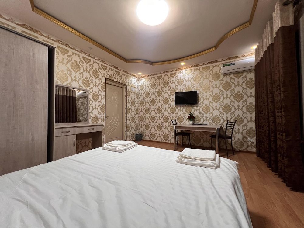 Diyora Hostel