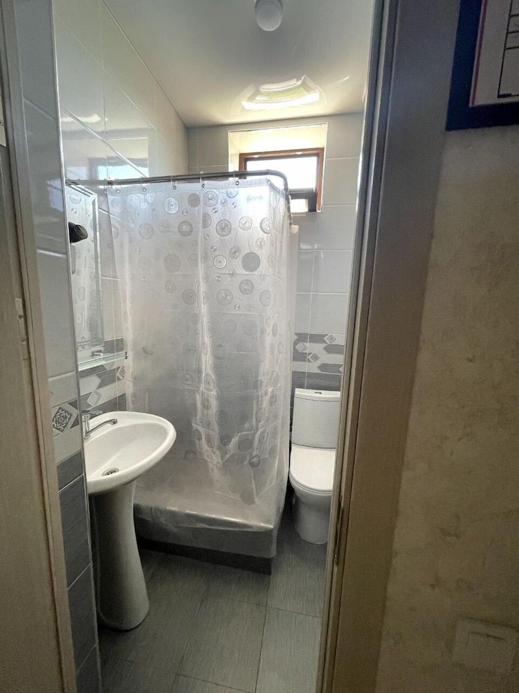 BARHAT HOTEL Family Quadruple Room 9