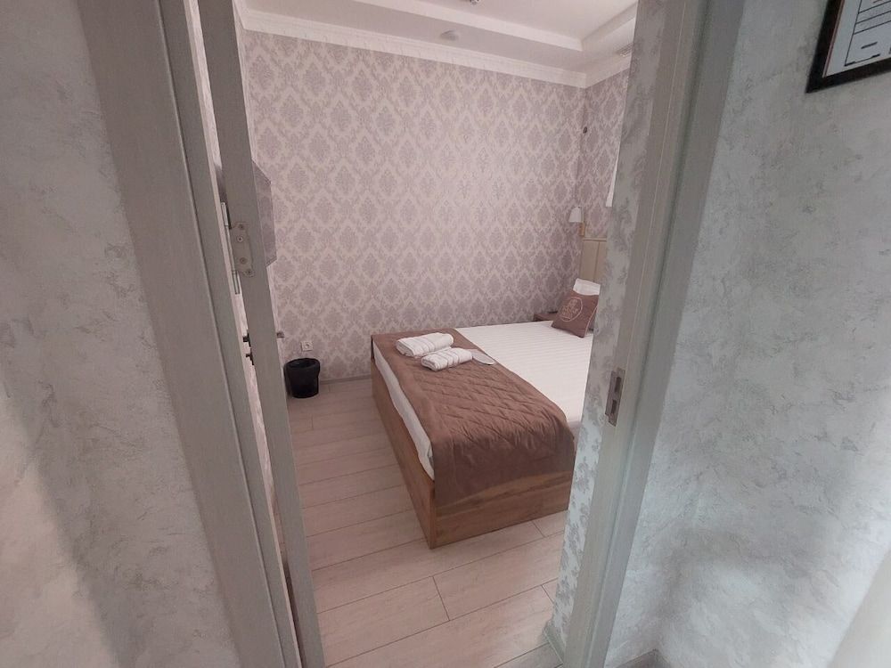 BARHAT HOTEL Family Quadruple Room