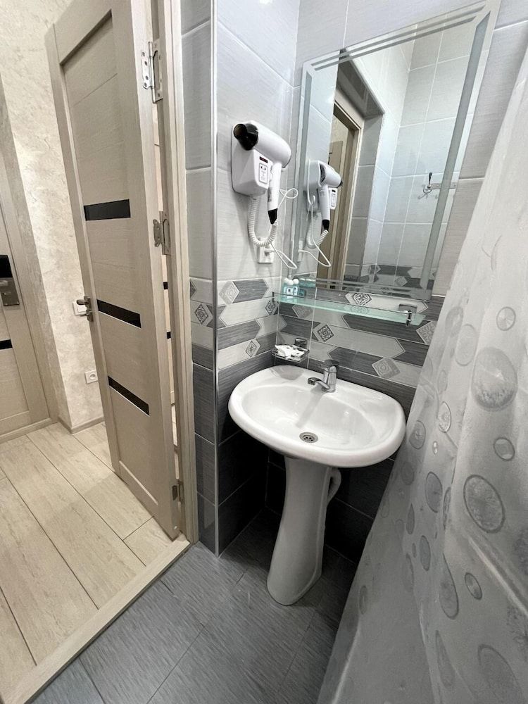 BARHAT HOTEL Family Quadruple Room 10