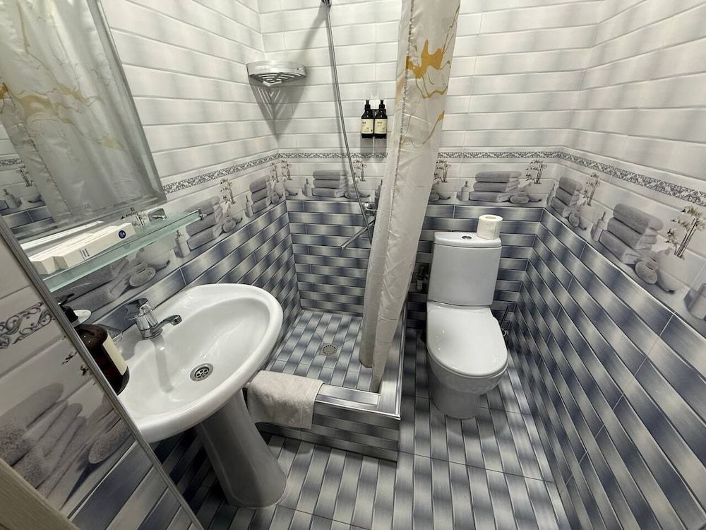 BARHAT HOTEL Family Quadruple Room 12