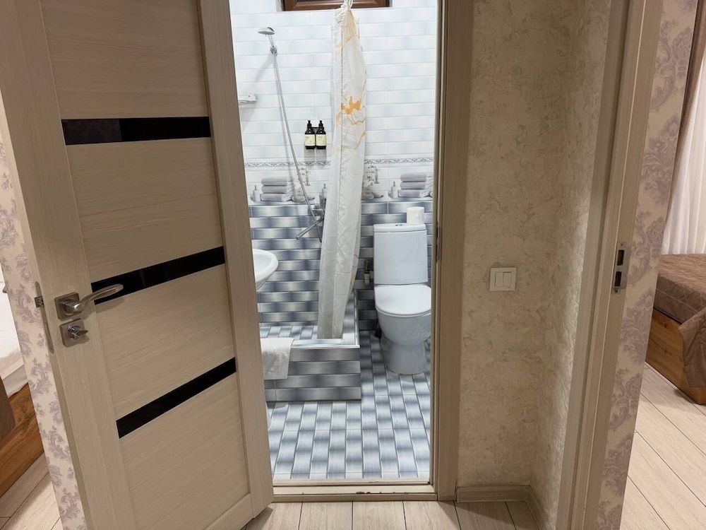 BARHAT HOTEL Family Quadruple Room 13