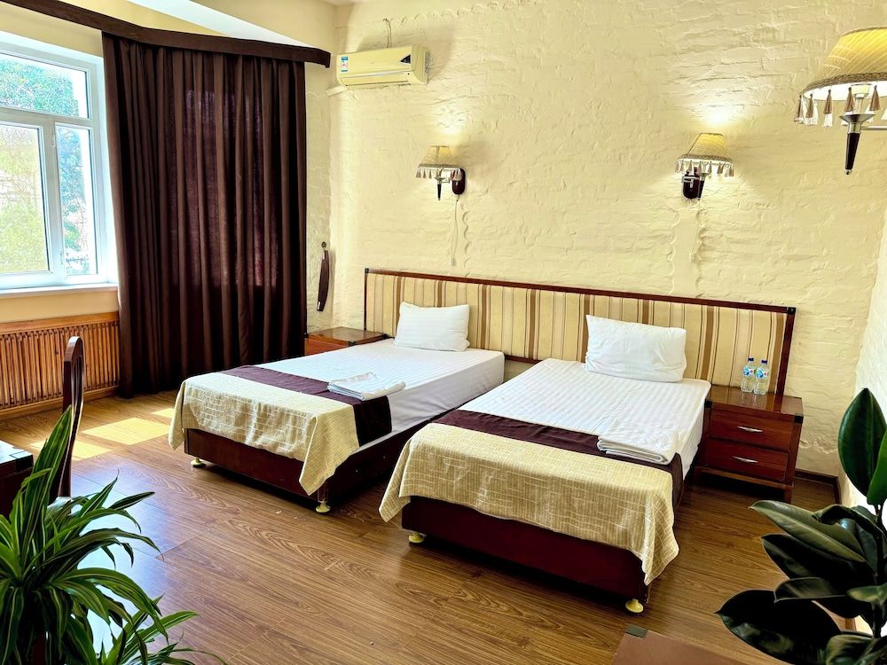 RETRO PALACE Standard Double or Twin Room