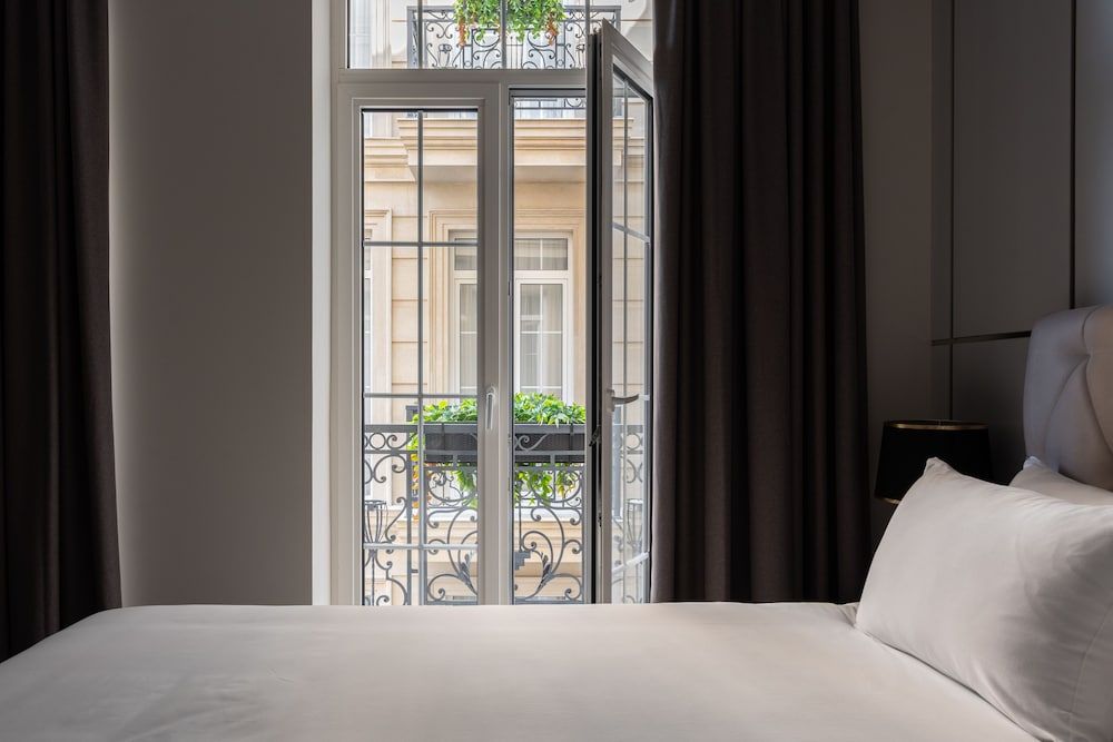 Europe Hotel City Twin Room 8