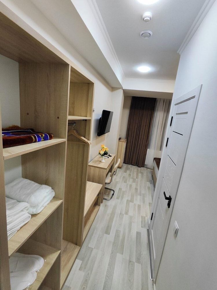 Shosh Modern Superior Single Room 2