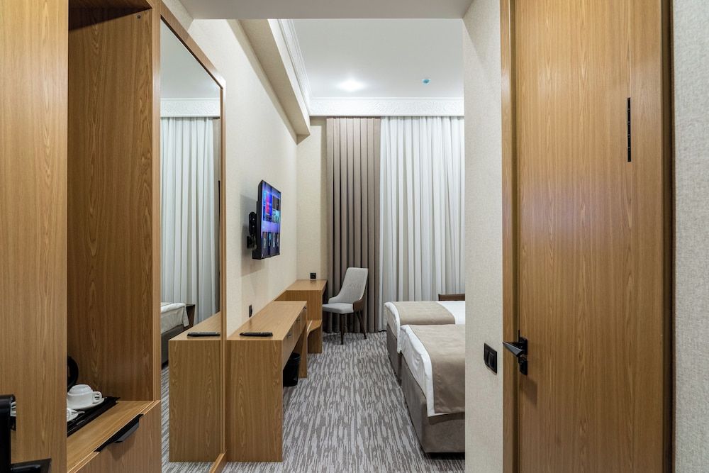 Mirzo Hotel Deluxe Double or Twin Room 3