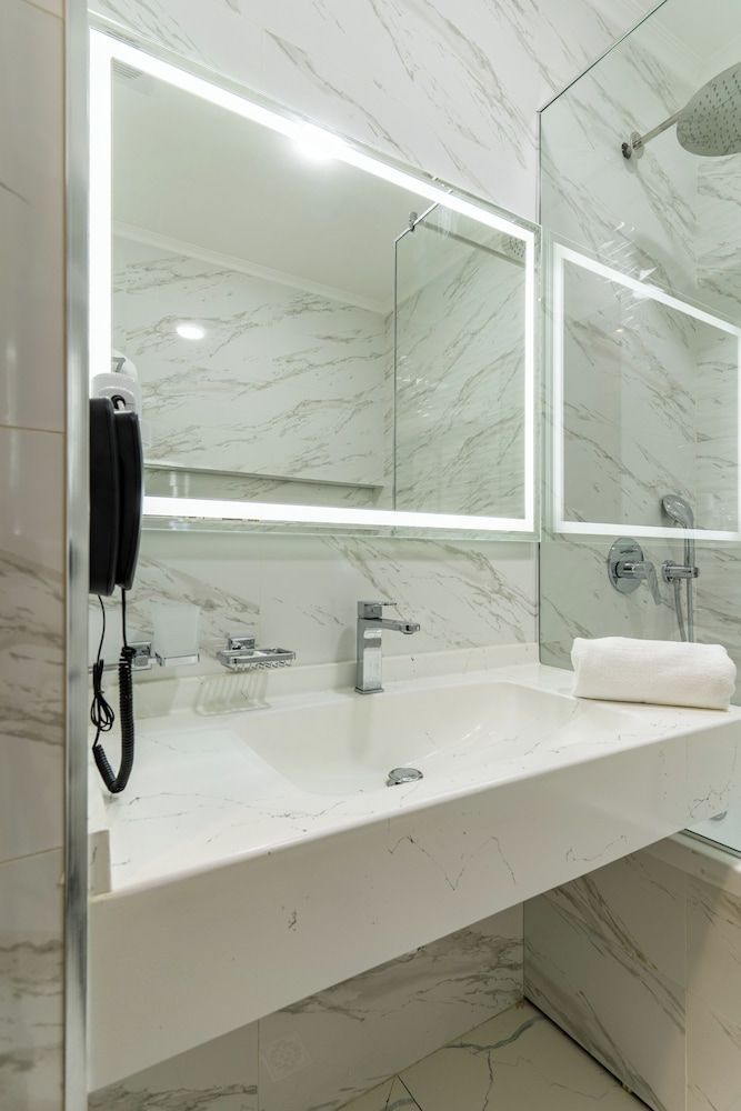 Mirzo Hotel Deluxe Double or Twin Room 2