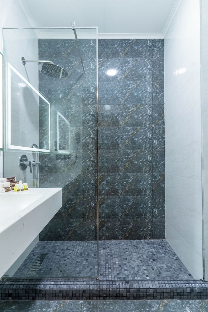 Mirzo Hotel Deluxe Single Room 3