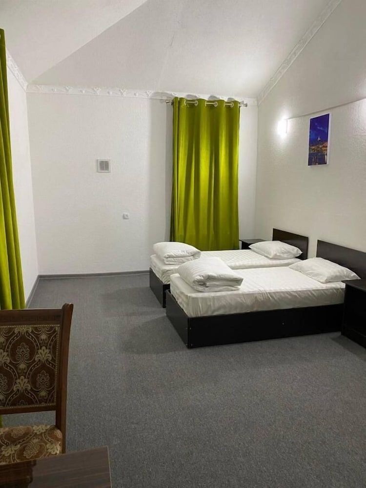 Green Apple Hotel Deluxe Double or Twin Room 4