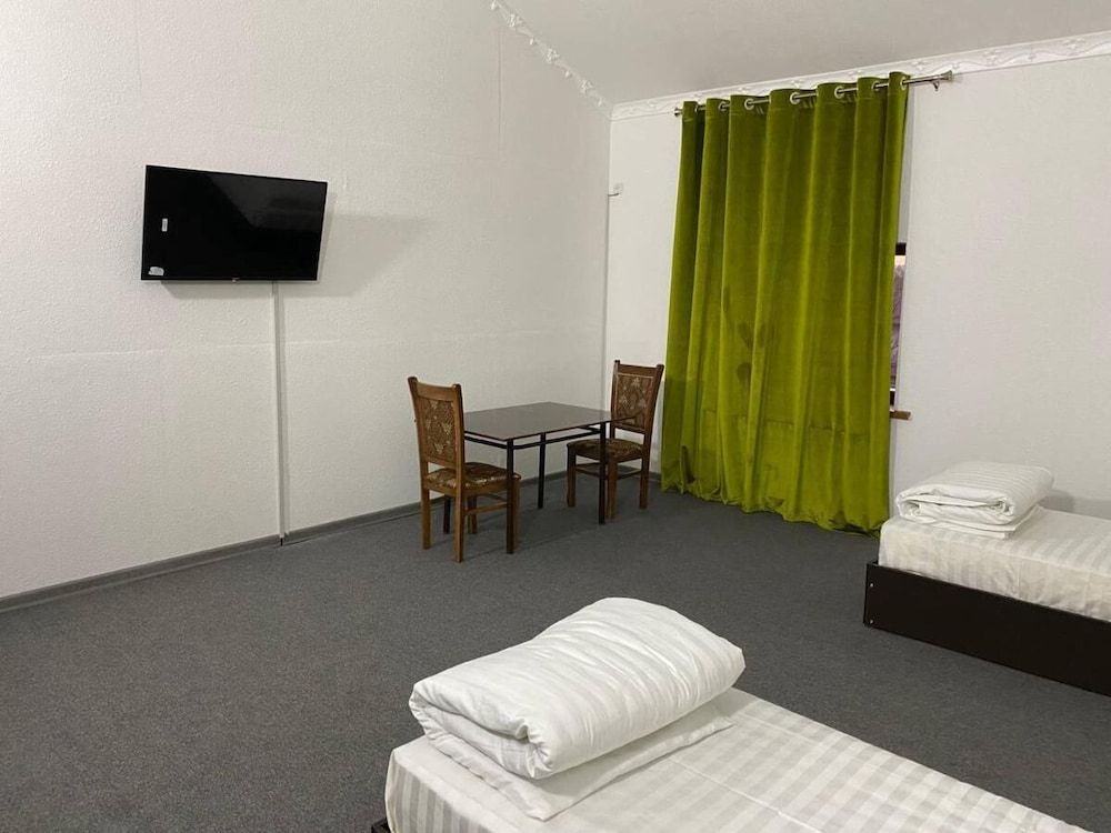 Green Apple Hotel Deluxe Double or Twin Room 6