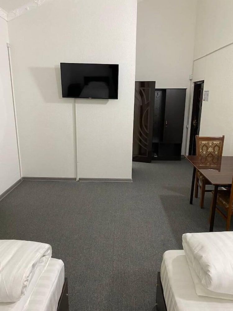 Green Apple Hotel Deluxe Double or Twin Room 5