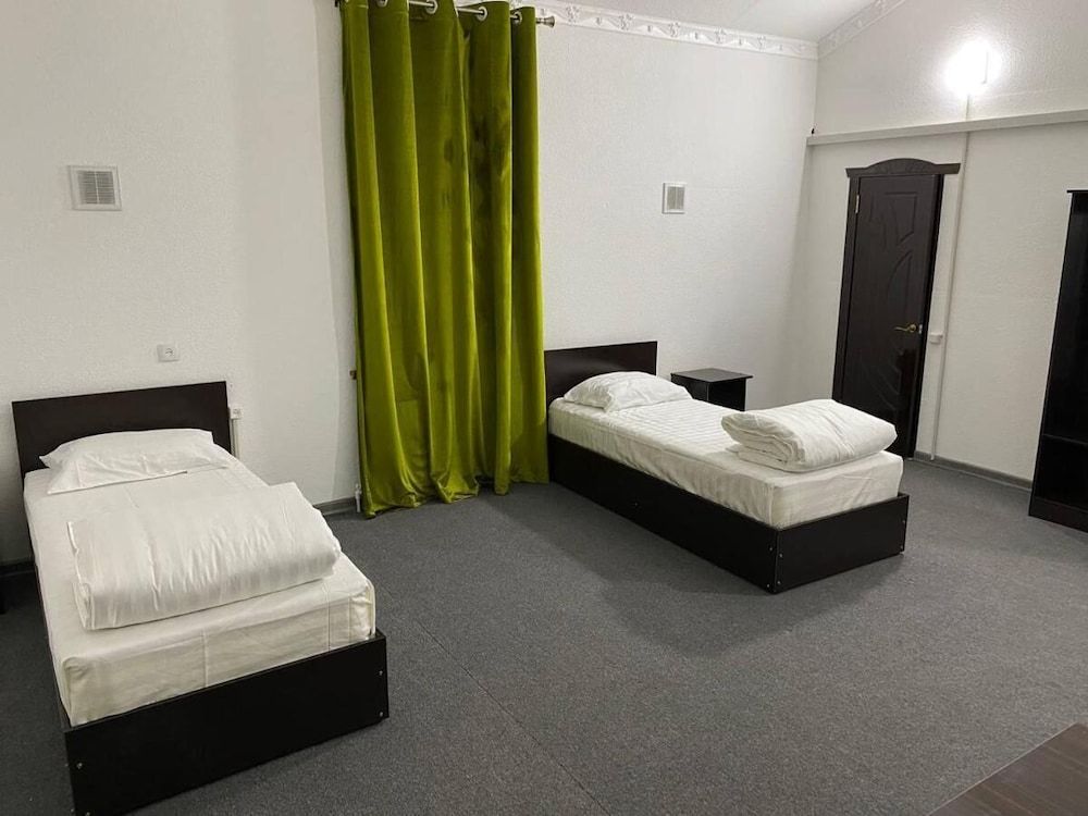 Green Apple Hotel Deluxe Double or Twin Room 3