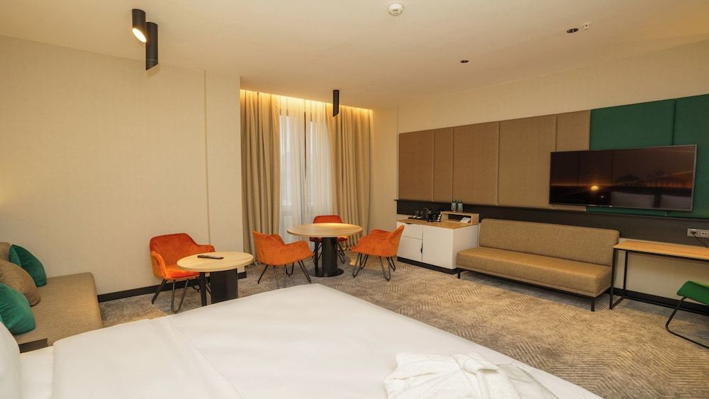 Premium Room, 1 King Bed, City View