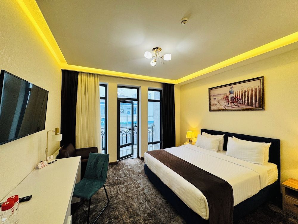 Garnet Mir Hotel 