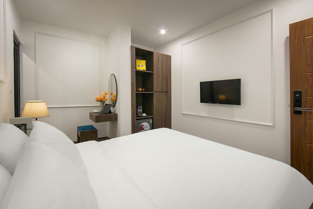 Basic Room, 1 Queen Bed