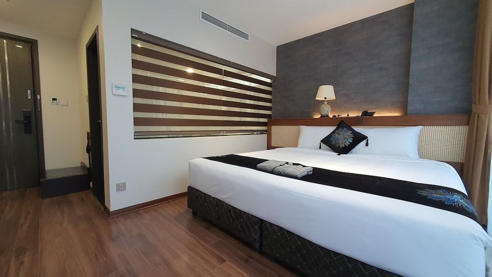 Superior Double Room, 1 King Bed, Bathtub, City View