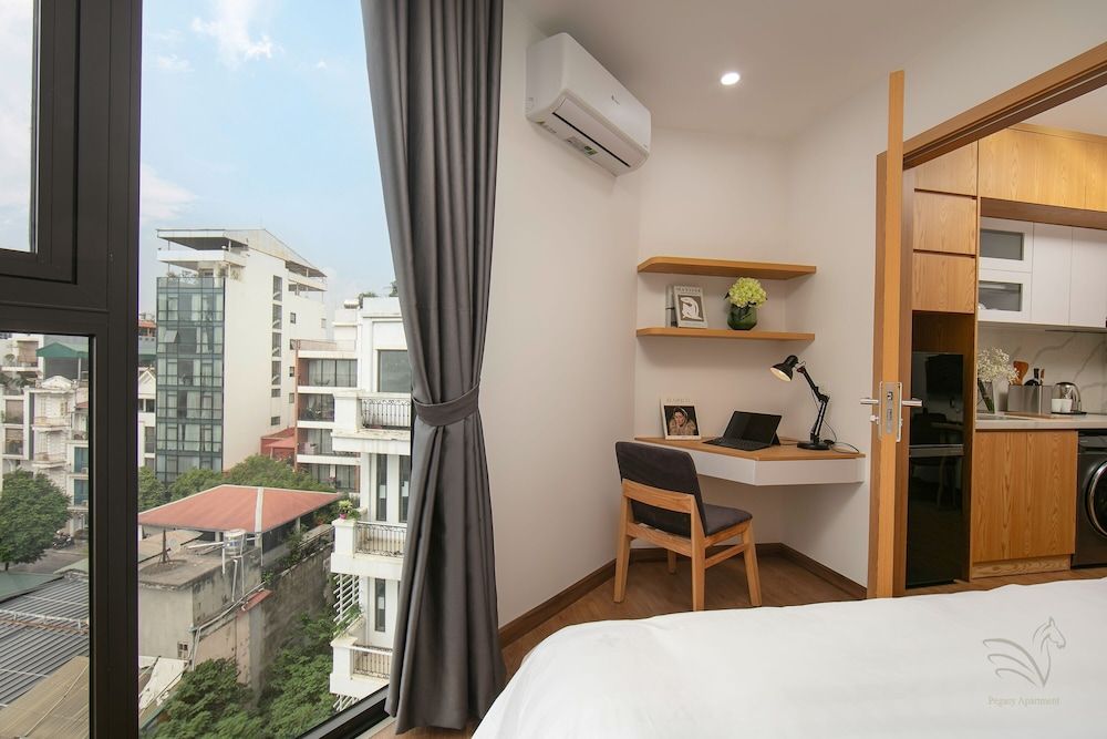 Deluxe Apartment, 1 King Bed, Balcony, Lake View